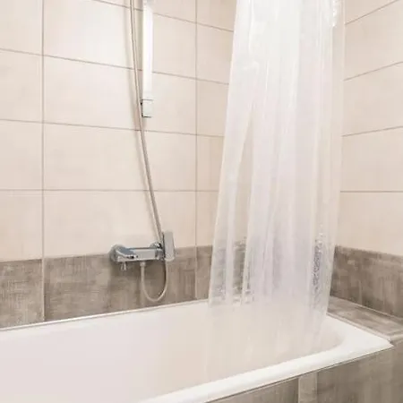 Amazing Huge Bright Full 3bdr Inacropolis *
