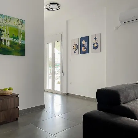 3-bedroom Millennial In The City Center Apartament *