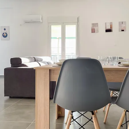 3-bedroom Millennial In The City Center Apartament