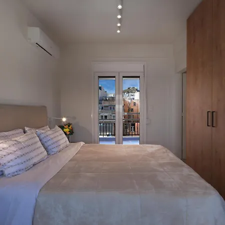 Kolonaki Cozy Penthouse Apartment *