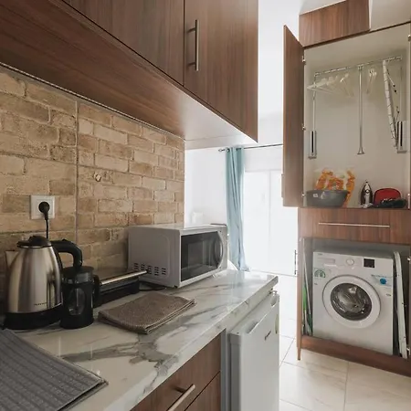 Tranquil Shelter Near Mavili Square Apartment