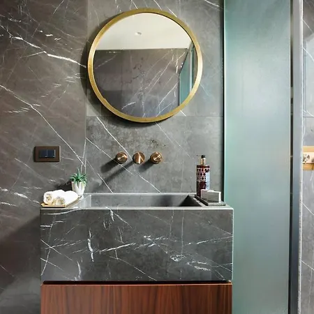 Penthouse Apartment *