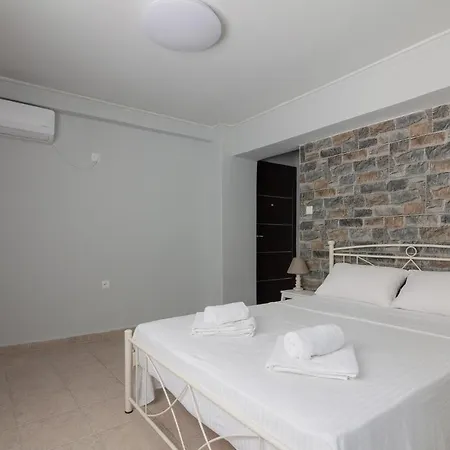 Petralona Semi-basement For 2 Persons Apartment *