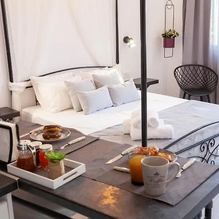Apartment Luxury One Bedroom Aristophanes
