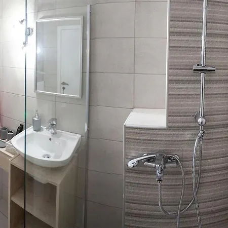 Luxury One Bedroom Aristophanes