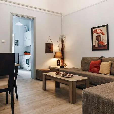 דירה Monastiraki-psiri, Old Town, 3-bdr Apt, Sleep 6-10p, Spacious Court Yard *