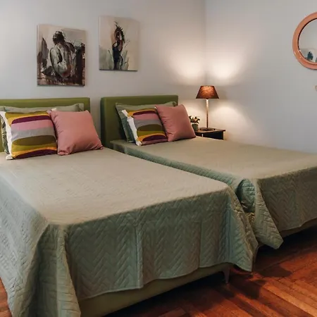Apartment Monastiraki-psiri, Old Town, 3-bdr Apt, Sleep 6-10p, Spacious Court Yard *