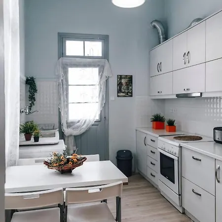 Apartment Monastiraki-psiri, Old Town, 3-bdr Apt, Sleep 6-10p, Spacious Court Yard Athens