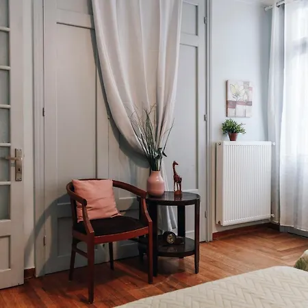 Monastiraki-psiri, Old Town, 3-bdr Apt, Sleep 6-10p, Spacious Court Yard דירה *