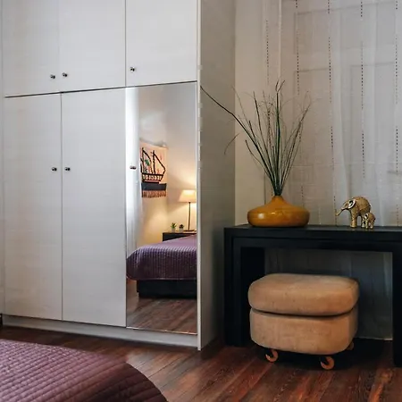 Monastiraki-psiri, Old Town, 3-bdr Apt, Sleep 6-10p, Spacious Court Yard אתונה
