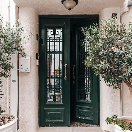 Apartment Monastiraki-psiri, Old Town, 3-bdr Apt, Sleep 6-10p, Spacious Court Yard *