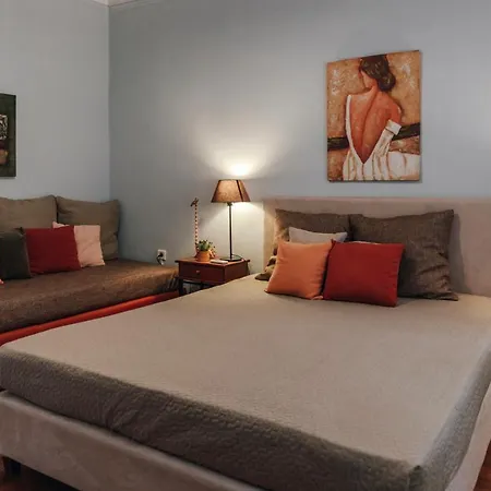Monastiraki-psiri, Old Town, 3-bdr Apt, Sleep 6-10p, Spacious Court Yard דירה *