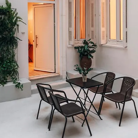 Apartamento Monastiraki-psiri, Old Town, 1-bdr Apt, Sleep 2-4p, Spacious Court Yard Atenas