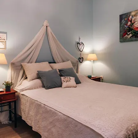 Monastiraki-psiri, Old Town, 1-bdr Apt, Sleep 2-4p, Spacious Court Yard Apartamento