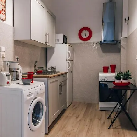Monastiraki-psiri, Old Town, 1-bdr Apt, Sleep 2-4p, Spacious Court Yard *