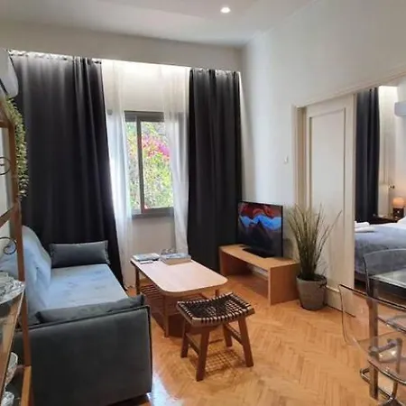 Charming In Kolonaki Apartment