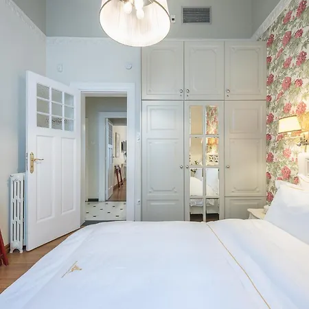 Apartment The Rare Luxury Gem Near Syntagma, Kolonaki Square