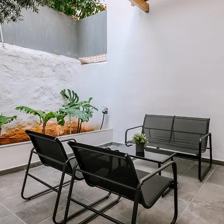 Place To Be Αθήνα