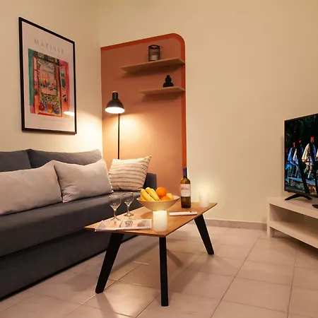 Aparthotel Aris123 By Smart Cozy Suites: 3*