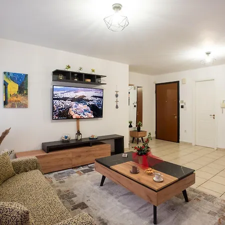 Kg Acropolis Escape Apartment