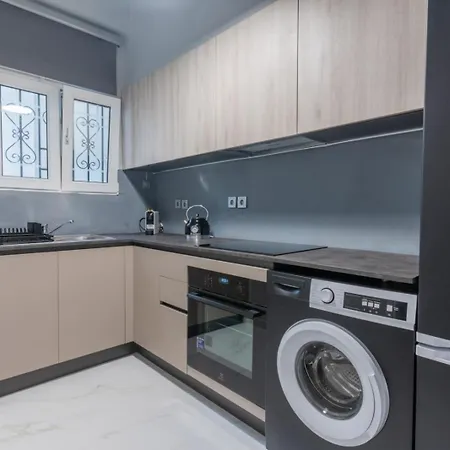 Apartment Oasis - Timeless Comfort At The Acropolis