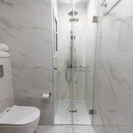 Apartment Oasis - Timeless Comfort At The Acropolis *