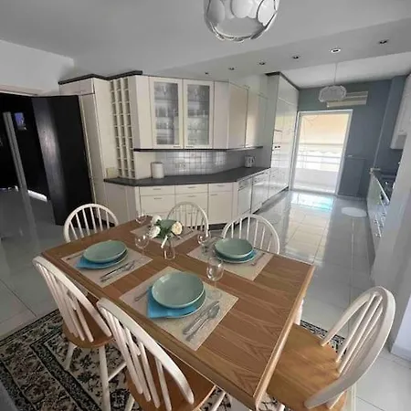 Lovely 2-bedroom Unit Апартаменты
