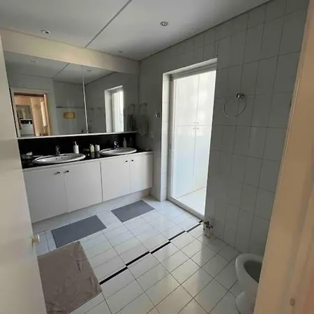 Apartment Lovely 2-bedroom Unit
