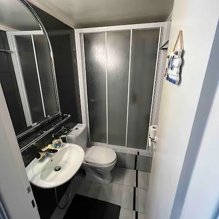 Lovely 2-bedroom Unit Афины