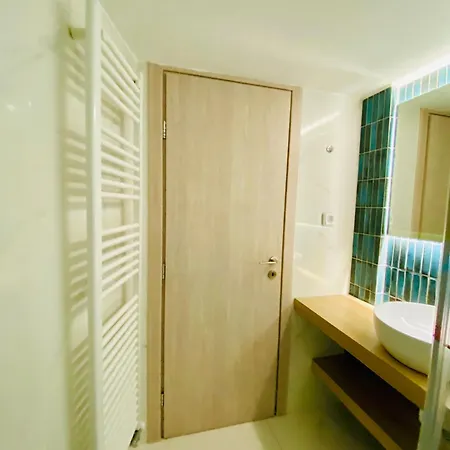 Antinoros Inn, Stylish Apartment,3' To Metro * Athens