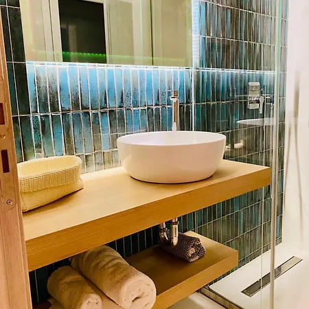 Antinoros Inn, Stylish Apartment,3' To Metro Apartment