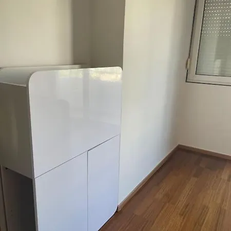 Glyfada 3 Bed: Modern & Cozy Apartment