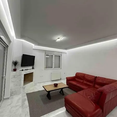 Glyfada 3 Bed: Modern & Cozy