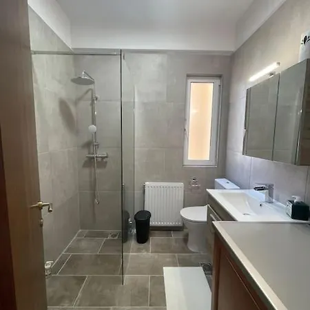 Glyfada 3 Bed: Modern & Cozy Apartment Athens
