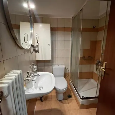 Apartment Modern Ground Flr 1 Bdr Flat With Veranda And Parking