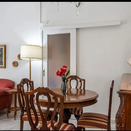Classic Luxury Apartment, 3 Km Form Acropoli, 5km From The