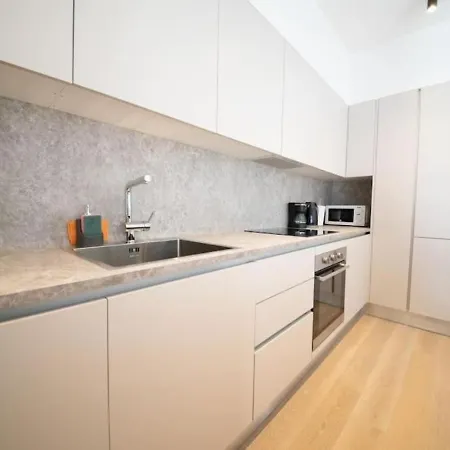 Modern 7th-floor With View