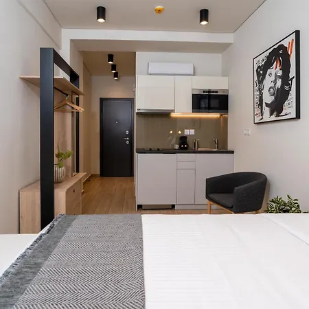 Stylish 102 In The Center Apartment