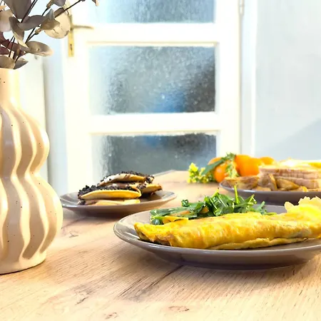 Cozy With Yard & Charm In Apartamento Atenas
