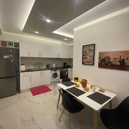 Alexandra Apartment