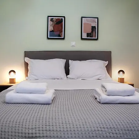 Aparthotel Aris123 By Smart Cozy Suites: 3*