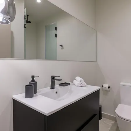 Penthouse W/ View & Plunge Pool Apartment *