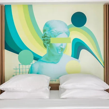 Hotel The Q *