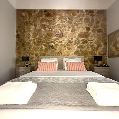 Cozy With Yard & Charm In Atenas