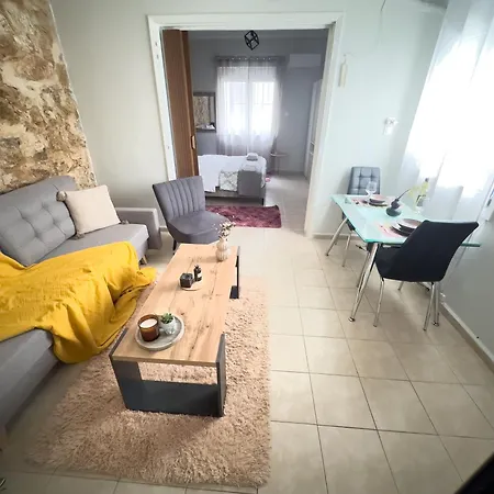 Apartamento Cozy With Yard & Charm In Atenas