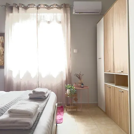 Apartamento Cozy With Yard & Charm In