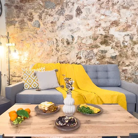 Cozy With Yard & Charm In Apartamento Atenas