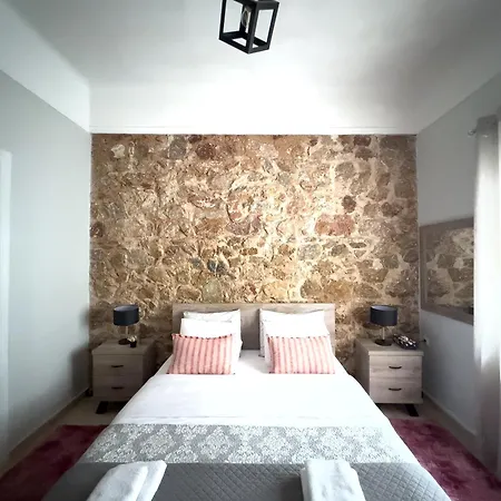 Cozy With Yard & Charm In Διαμέρισμα *