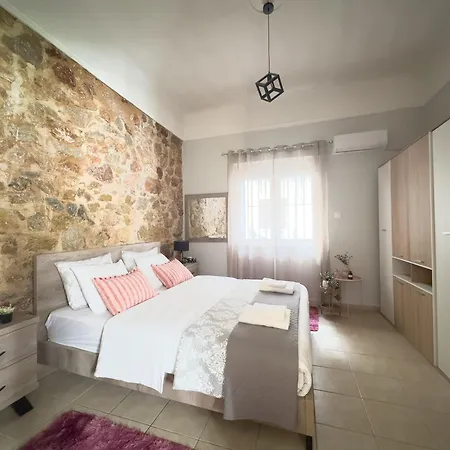 Cozy With Yard & Charm In Atenas