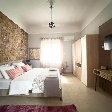 Cozy With Yard & Charm In Apartamento Atenas